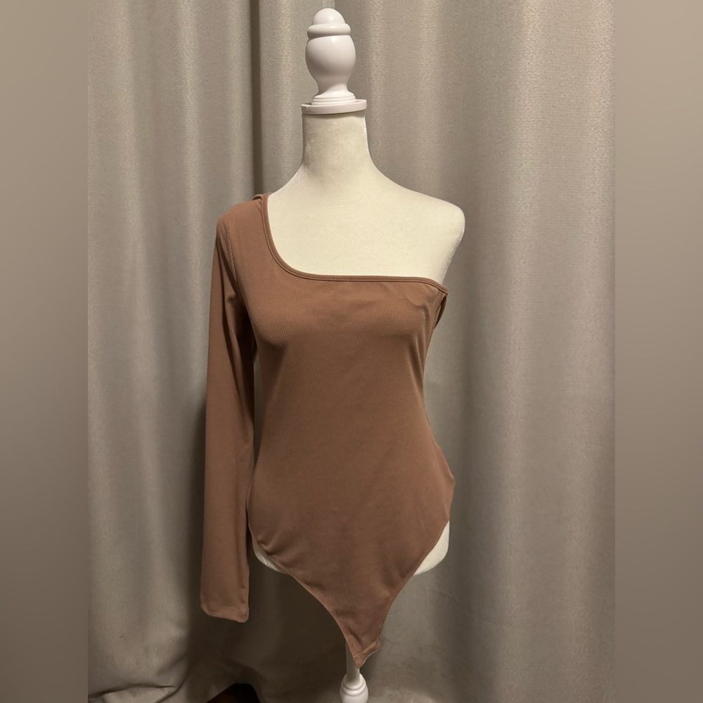 Le Lis One-Shoulder Ribbed Bodysuit